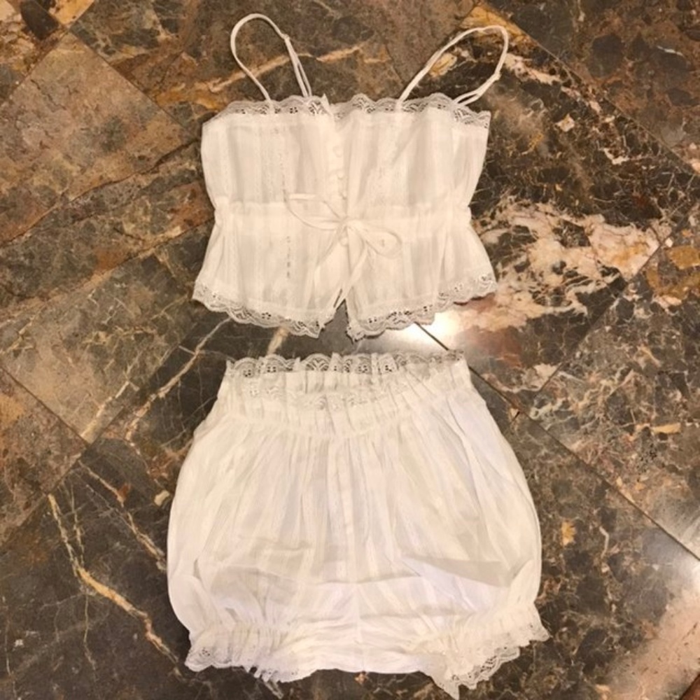 ♥️New Delicate White Two Piece PJ/ Lingerie Set♥️